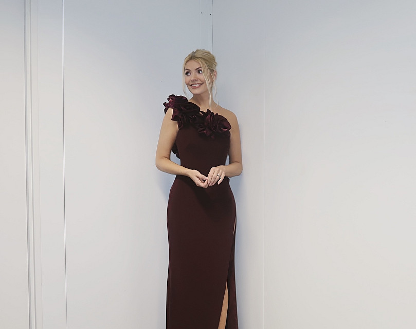 HOLLY WILLOUGHBY WEARS SUZANNE NEVILLE ON DANCING ON ICE 2025