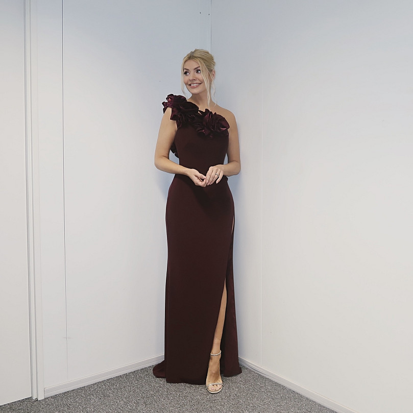 HOLLY WILLOUGHBY WEARS SUZANNE NEVILLE ON DANCING ON ICE 2025